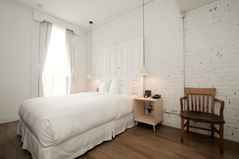 Ambrose House & Cafe - Self Check-In Guesthouse مونتريال المظهر الخارجي الصورة