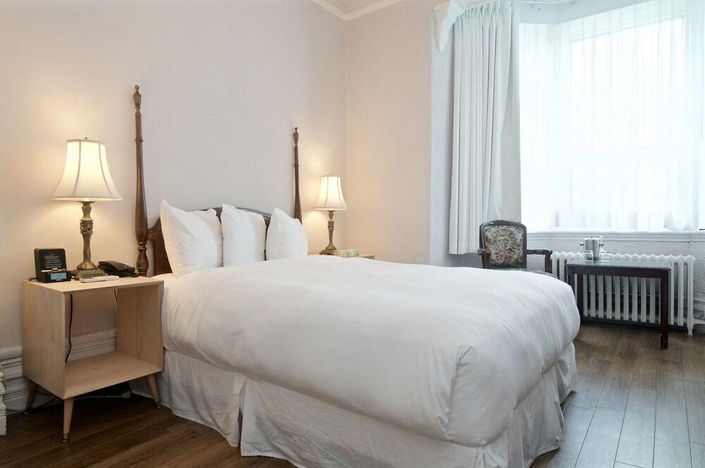 Ambrose House & Cafe - Self Check-In Guesthouse مونتريال المظهر الخارجي الصورة