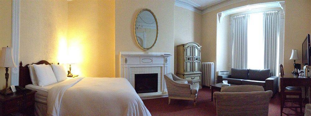 Ambrose House & Cafe - Self Check-In Guesthouse مونتريال المظهر الخارجي الصورة