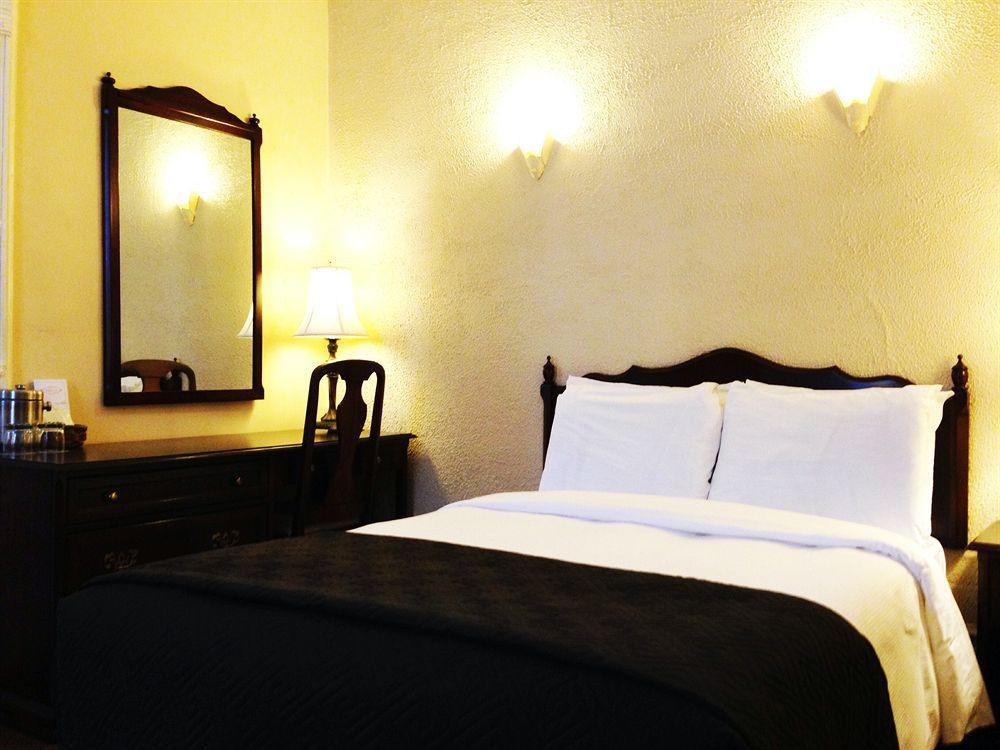 Ambrose House & Cafe - Self Check-In Guesthouse مونتريال المظهر الخارجي الصورة