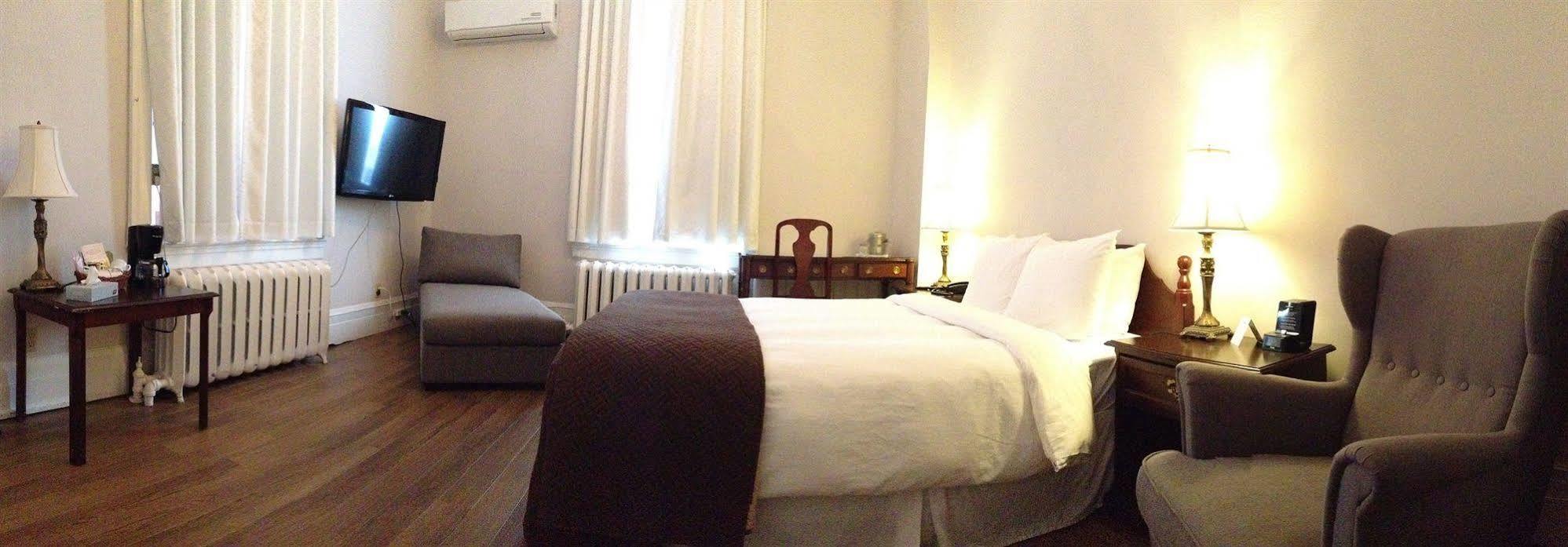 Ambrose House & Cafe - Self Check-In Guesthouse مونتريال المظهر الخارجي الصورة