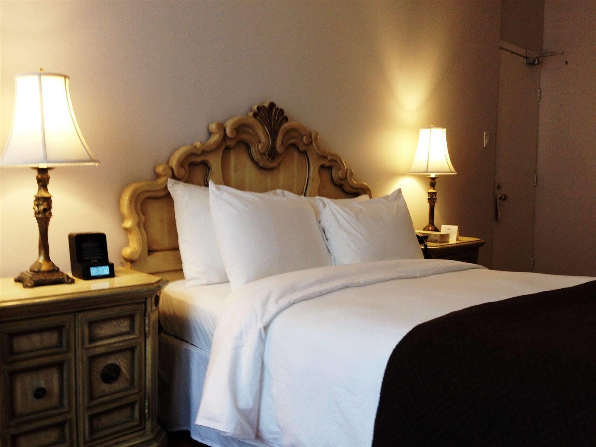 Ambrose House & Cafe - Self Check-In Guesthouse مونتريال المظهر الخارجي الصورة